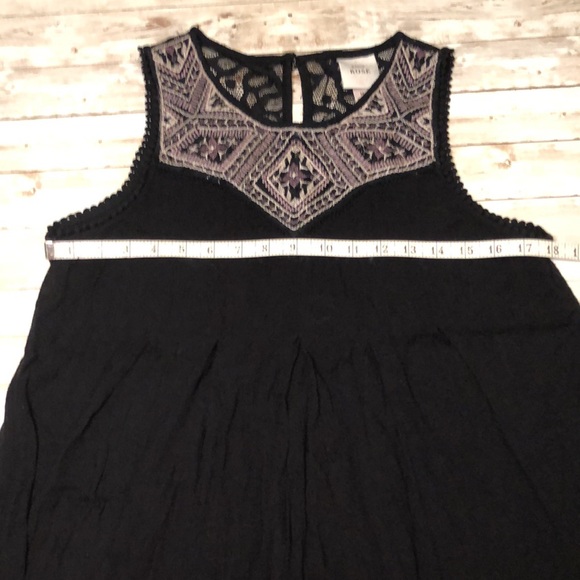 Knox Rose embroidered sleeveless swing top w/lace & keyhole back -size M - Picture 6 of 15